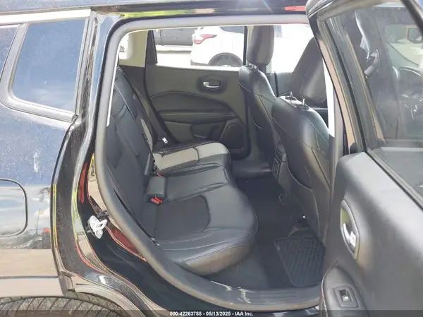 3C4NJDBB7JT138910 2018 JEEP COMPASS - Image 8