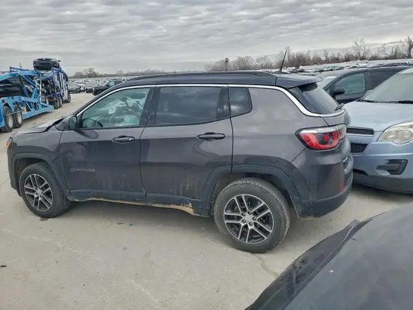 3C4NJDBB7JT142598 2018 JEEP COMPASS - Image 2