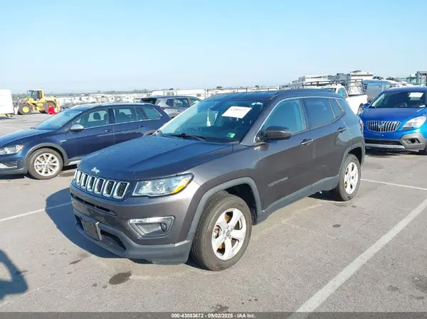 3C4NJDBB7JT142942 2018 JEEP COMPASS - Image 2
