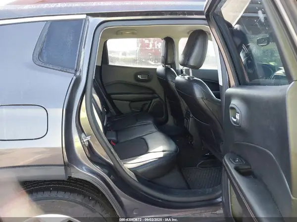 3C4NJDBB7JT142942 2018 JEEP COMPASS - Image 8