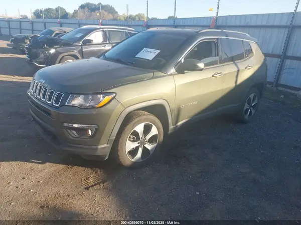 3C4NJDBB7JT143489 2018 JEEP COMPASS - Image 2