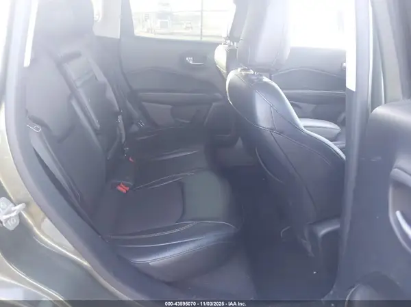 3C4NJDBB7JT143489 2018 JEEP COMPASS - Image 8