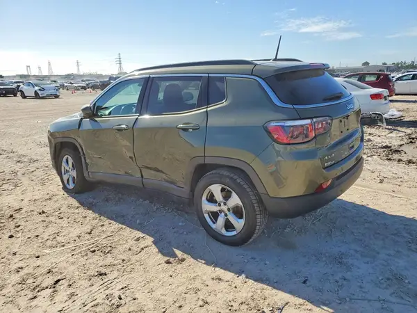 3C4NJDBB7JT147137 2018 JEEP COMPASS - Image 2