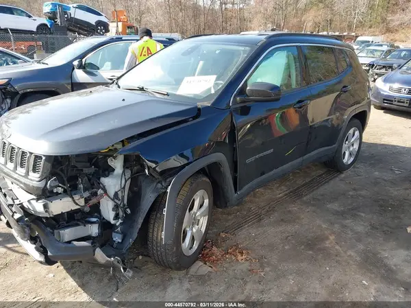 3C4NJDBB7JT147462 2018 JEEP COMPASS - Image 2