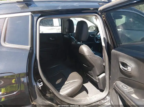 3C4NJDBB7JT151060 2018 JEEP COMPASS - Image 8
