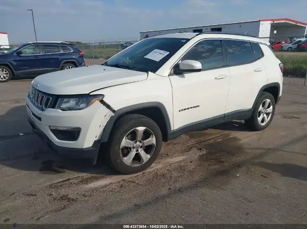 3C4NJDBB7JT154864 2018 JEEP COMPASS - Image 2