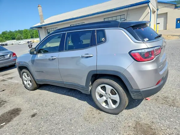 3C4NJDBB7JT162687 2018 JEEP COMPASS - Image 2