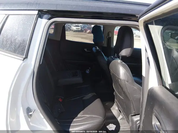 3C4NJDBB7JT168005 2018 JEEP COMPASS - Image 8