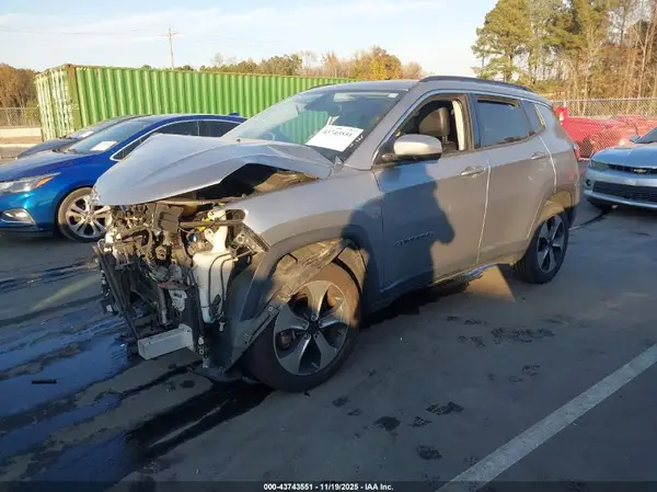 3C4NJDBB7JT175648 2018 JEEP COMPASS - Image 2