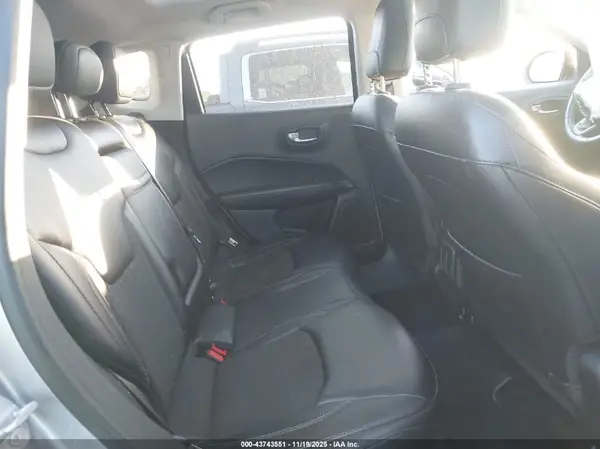 3C4NJDBB7JT175648 2018 JEEP COMPASS - Image 8