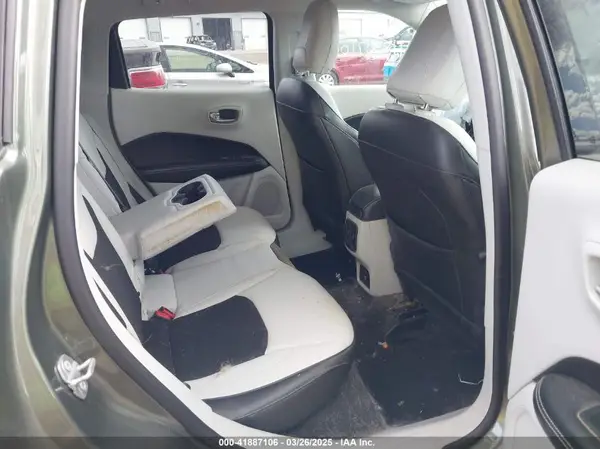 3C4NJDBB7JT176752 2018 JEEP COMPASS - Image 8