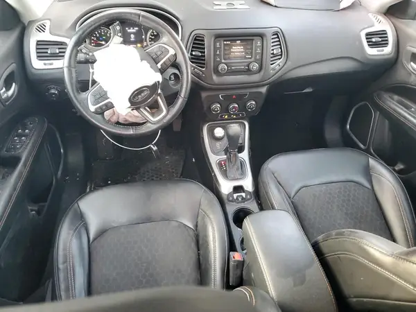 3C4NJDBB7JT185578 2018 JEEP COMPASS - Image 8