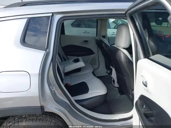 3C4NJDBB7JT192031 2018 JEEP COMPASS - Image 8