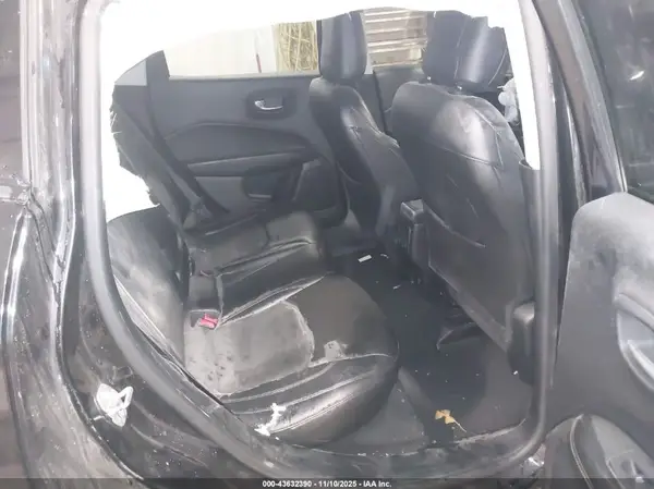 3C4NJDBB7JT199707 2018 JEEP COMPASS - Image 8