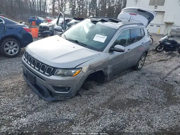 3C4NJDBB7JT222497 2018 JEEP COMPASS - Image 2