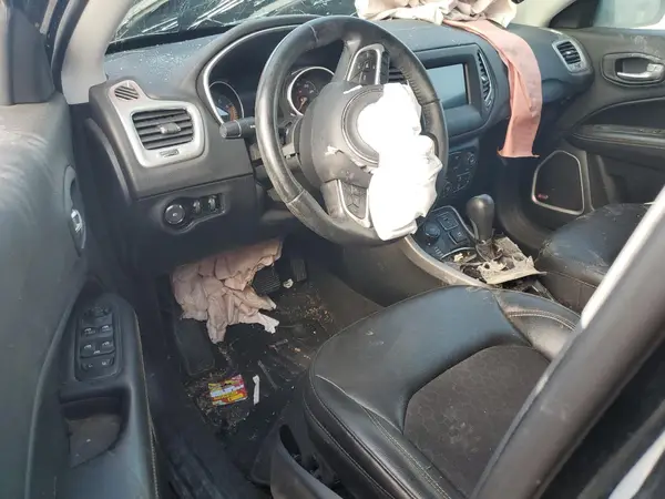 3C4NJDBB7JT239574 2018 JEEP COMPASS - Image 8
