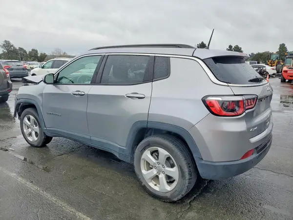 3C4NJDBB7JT245536 2018 JEEP COMPASS - Image 2