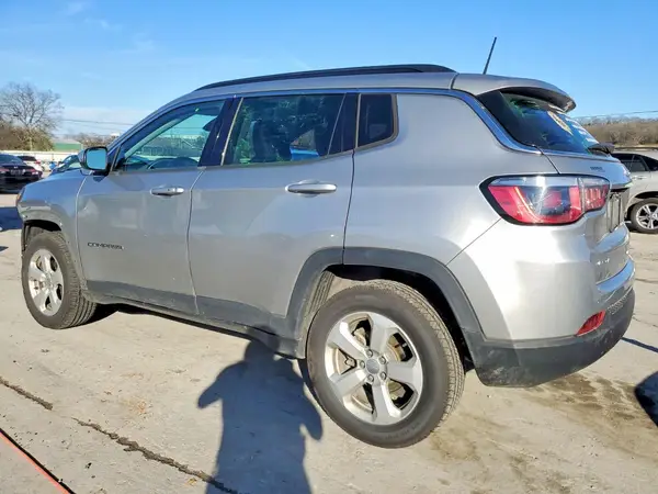 3C4NJDBB7JT255922 2018 JEEP COMPASS - Image 2