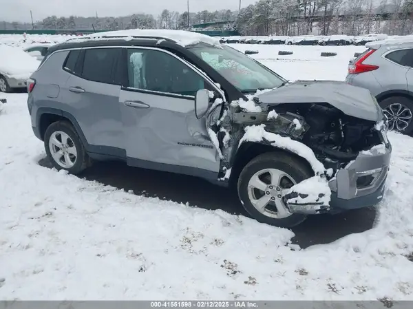 3C4NJDBB7JT256164 2018 JEEP COMPASS - Image 1