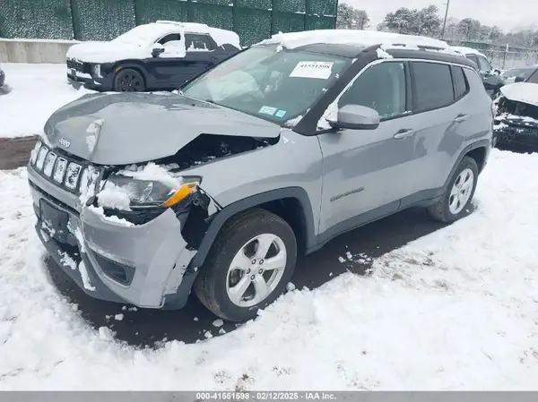 3C4NJDBB7JT256164 2018 JEEP COMPASS - Image 2