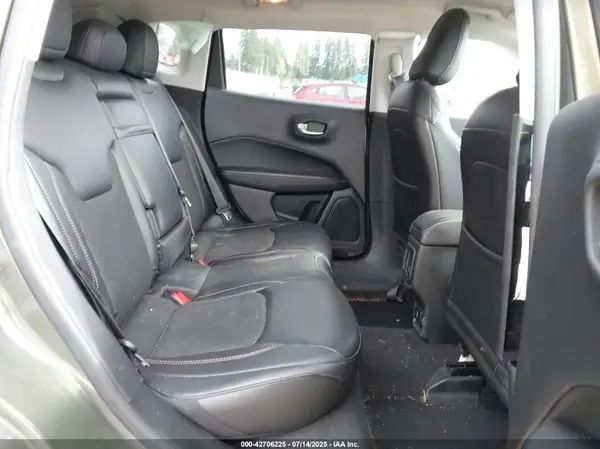 3C4NJDBB7JT261252 2018 JEEP COMPASS - Image 8