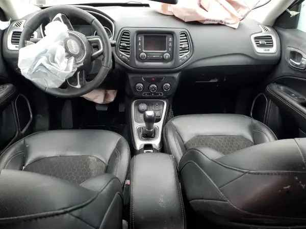 3C4NJDBB7JT262000 2018 JEEP COMPASS - Image 8