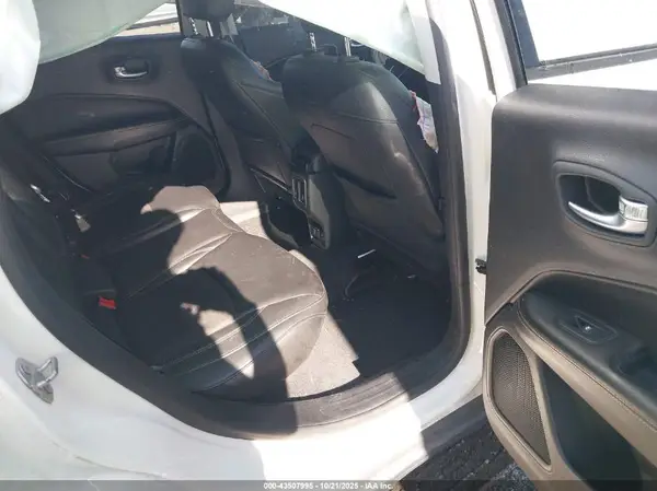 3C4NJDBB7JT262384 2018 JEEP COMPASS - Image 8