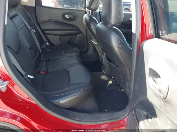 3C4NJDBB7JT262661 2018 JEEP COMPASS - Image 8