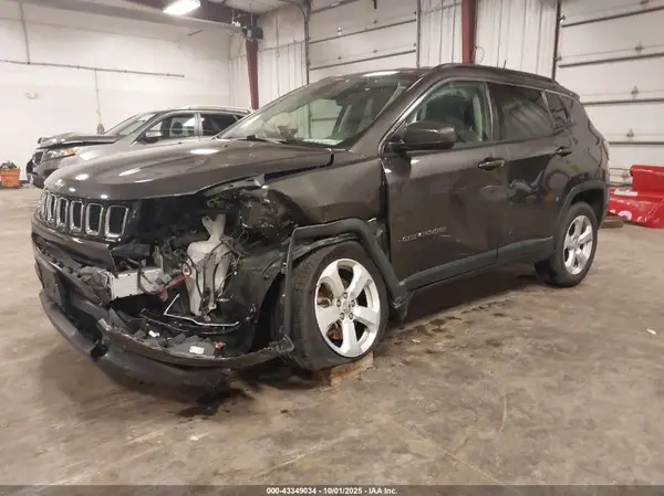 3C4NJDBB7JT265897 2018 JEEP COMPASS - Image 2