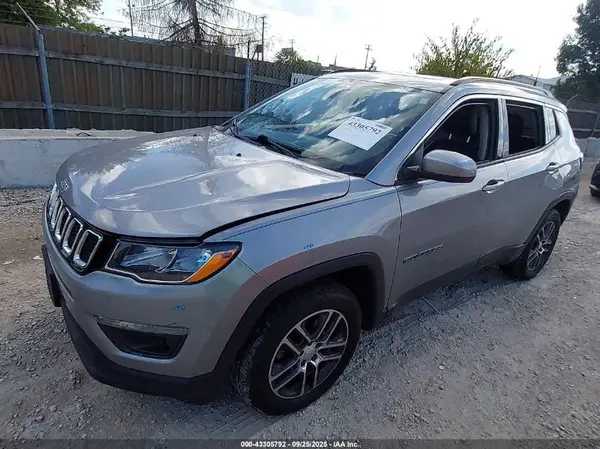 3C4NJDBB7JT280948 2018 JEEP COMPASS - Image 2