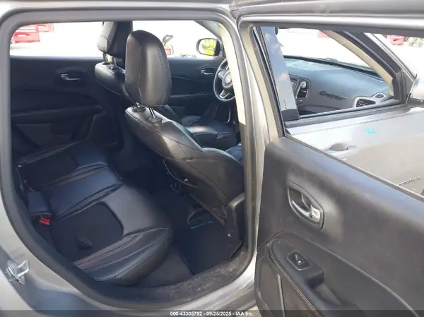 3C4NJDBB7JT280948 2018 JEEP COMPASS - Image 8