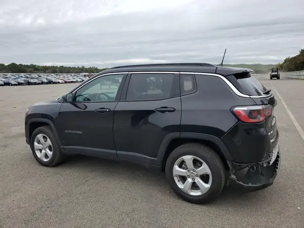 3C4NJDBB7JT284501 2018 JEEP COMPASS - Image 2