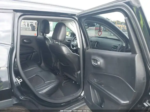 3C4NJDBB7JT298642 2018 JEEP COMPASS - Image 8