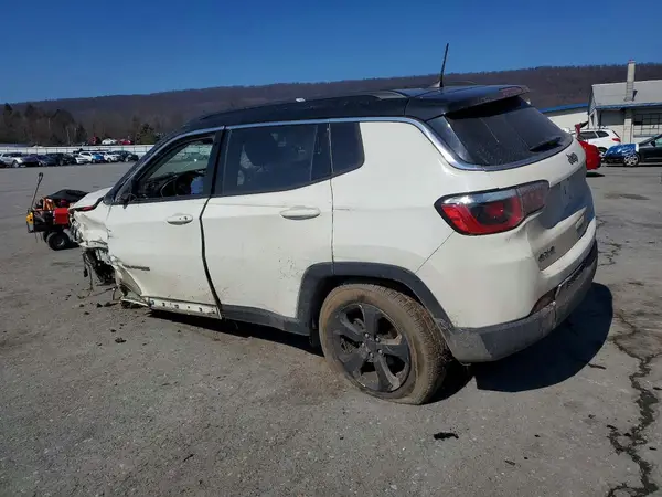 3C4NJDBB7JT307792 2018 JEEP COMPASS - Image 2