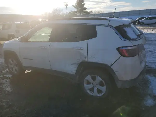 3C4NJDBB7JT315665 2018 JEEP COMPASS - Image 2