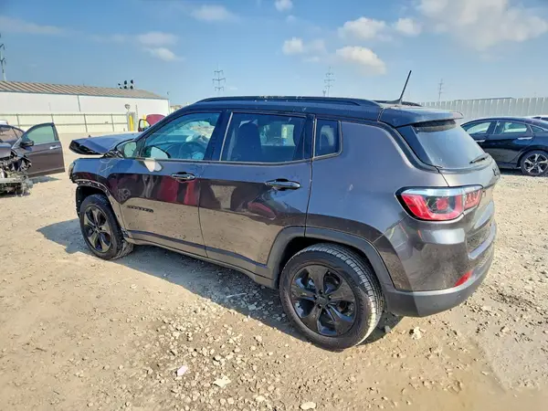 3C4NJDBB7JT325337 2018 JEEP COMPASS - Image 2