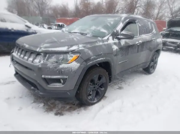 3C4NJDBB7JT325497 2018 JEEP COMPASS - Image 2