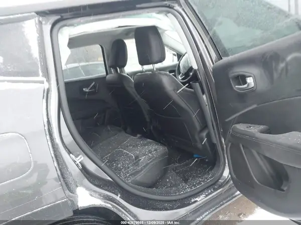 3C4NJDBB7JT325497 2018 JEEP COMPASS - Image 8
