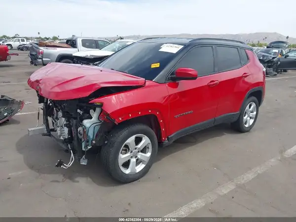 3C4NJDBB7JT328223 2018 JEEP COMPASS - Image 2