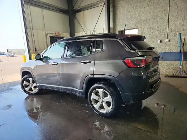 3C4NJDBB7JT328237 2018 JEEP COMPASS - Image 2