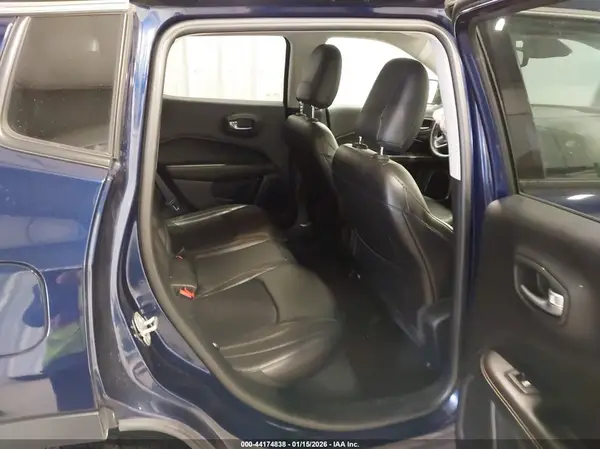 3C4NJDBB7JT331882 2018 JEEP COMPASS - Image 8