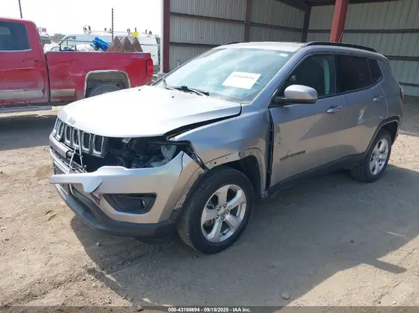 3C4NJDBB7JT333325 2018 JEEP COMPASS - Image 2