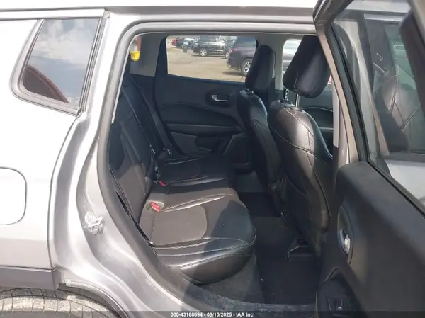 3C4NJDBB7JT333325 2018 JEEP COMPASS - Image 8