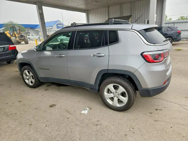 3C4NJDBB7JT333728 2018 JEEP COMPASS - Image 2