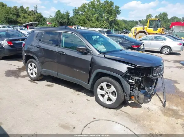 3C4NJDBB7JT334474 2018 JEEP COMPASS - Image 1