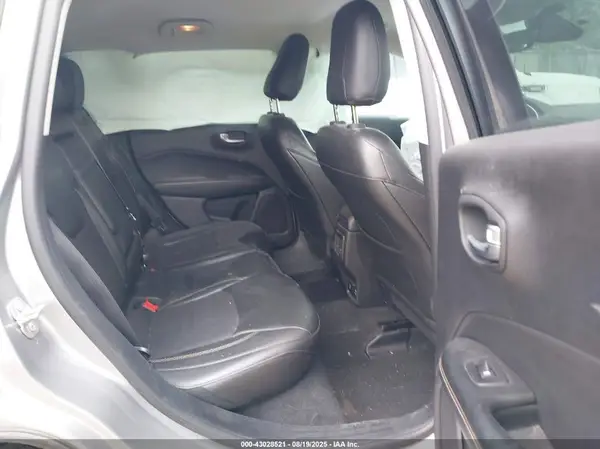 3C4NJDBB7JT336368 2018 JEEP COMPASS - Image 8