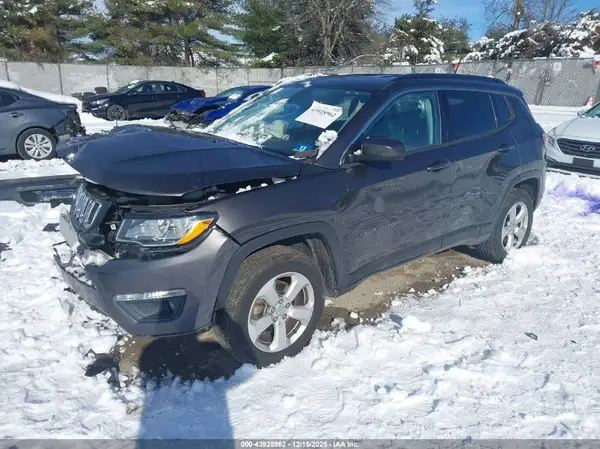3C4NJDBB7JT345152 2018 JEEP COMPASS - Image 2