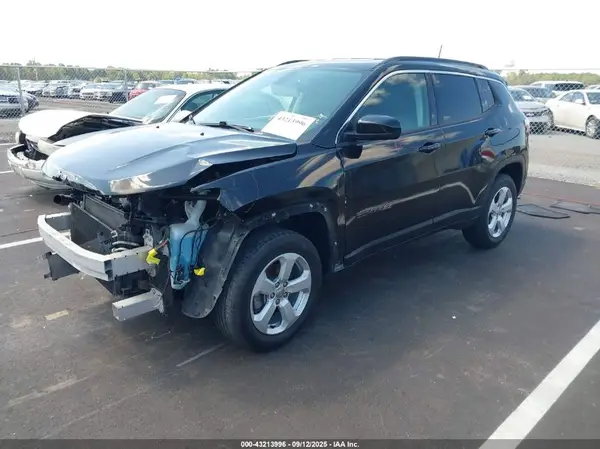 3C4NJDBB7JT349315 2018 JEEP COMPASS - Image 2