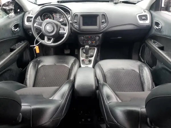 3C4NJDBB7JT355356 2018 JEEP COMPASS - Image 8
