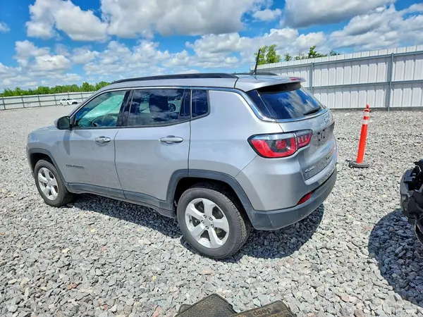 3C4NJDBB7JT366065 2018 JEEP COMPASS - Image 2